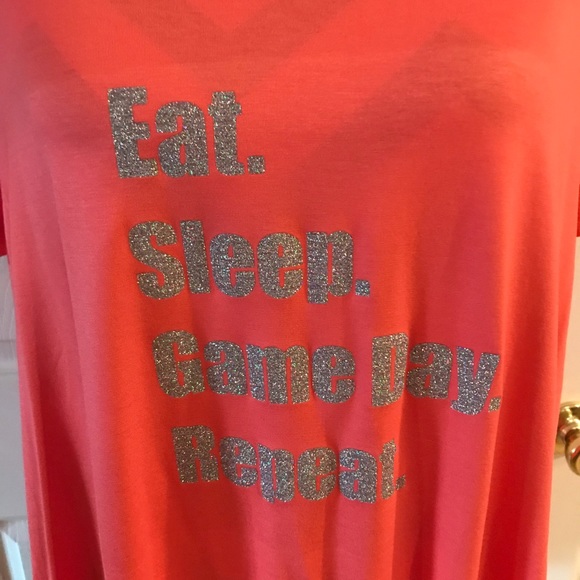 🆕 NWT Women’s Sports Custom Shirt - Picture 2 of 3